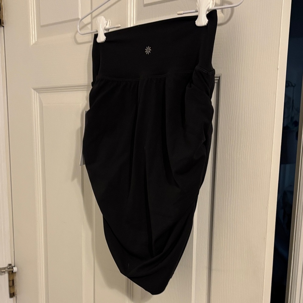 ✨ Athleta Black Ruched Pencil Skirt | Athleisure | Travel | Career Chic ✨ - Picture 6 of 6